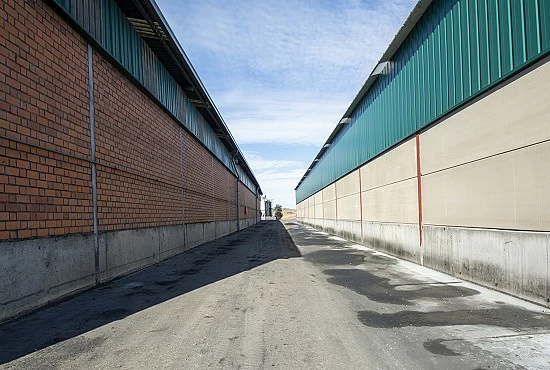 We have 9 warehouses with more than 12,000 m2 of floor space.