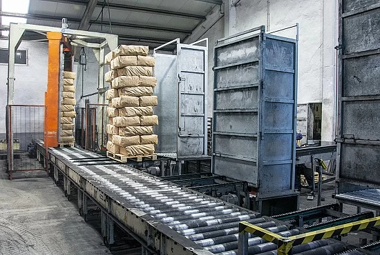 We have 9 warehouses with more than 12,000 m2 of floor space.
