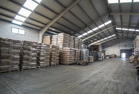 We have 9 warehouses with more than 12,000 m2 of floor space.