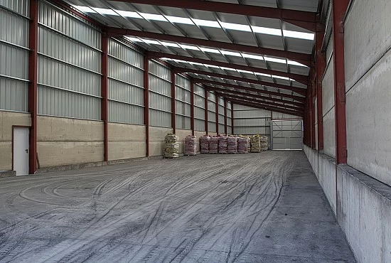 We have 9 warehouses with more than 12,000 m2 of floor space.